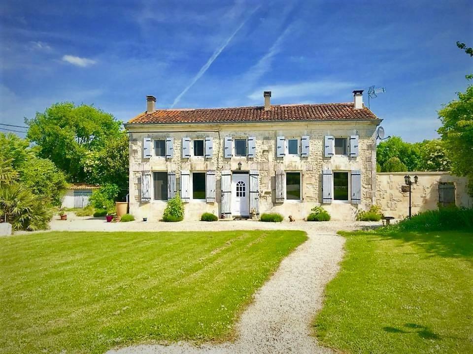 Saint-Jean-dʼAngély Maison Lavande Bed & Breakfast エクステリア 写真